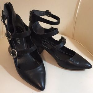 Charles by Charles D Wonder Black Triple Strap